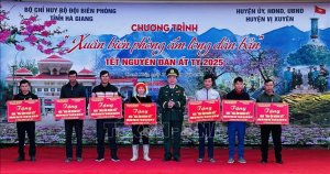 Ấm áp chương trình 'Xuân biên phòng ấm lòng dân bản'