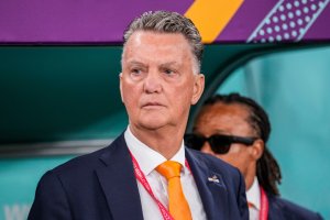 Indonesia chuẩn bị chi tiền khủng mời Van Gaal, lương gấp đôi HLV Kluivert